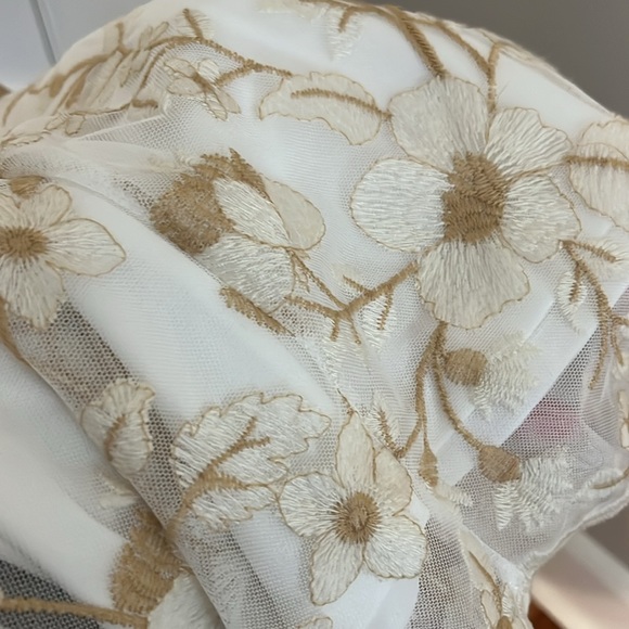 Lulu’s gorgeous white with tan floral pattern dress. Like new! Size XS - Picture 3 of 7